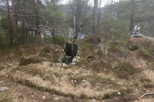 Krigsminne. Løpegrav på Liafjellet