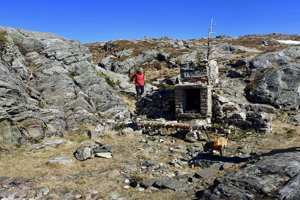 Byfjellene 8 - Soria Moria ruin. Hytten ble bygget omkring 1904. Den forfalt gradvis fra slutten av 1960-årene, og restene ble brent ned høsten 1987