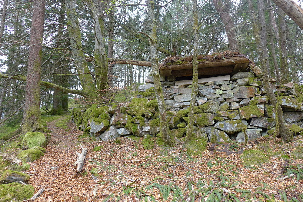 I dettte området og bak "bunkersen" lå Gjerdehytten. 