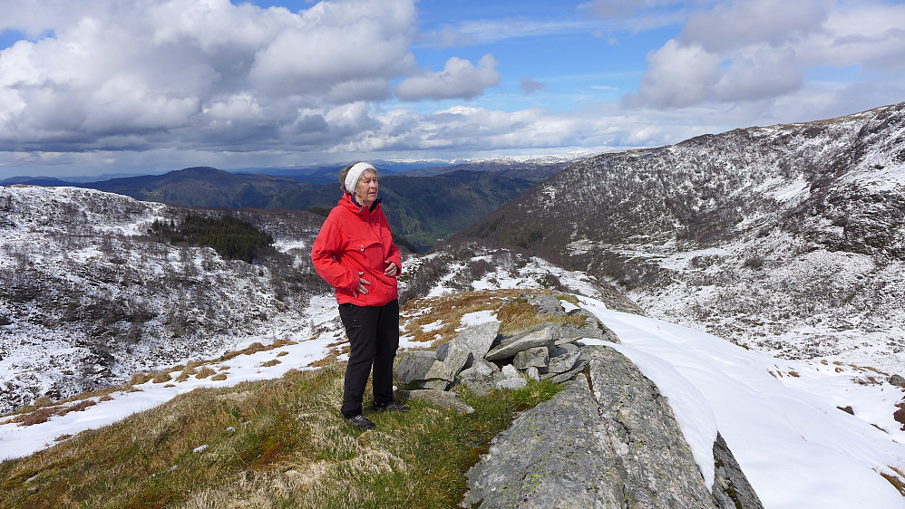 Astrid på toppen av Nordnuten 577