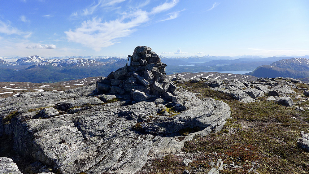 Varden på Korsbekkfjellet på GPS 32V 474995 7007283.