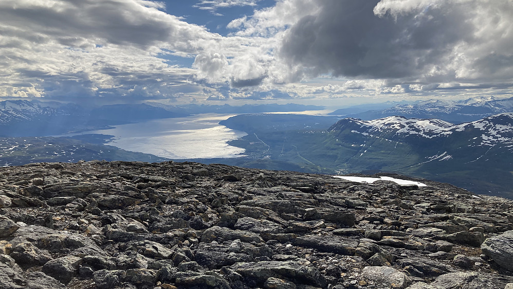 Utsikt mot sørvest mot Bjerkvik ved Herjangsfjorden