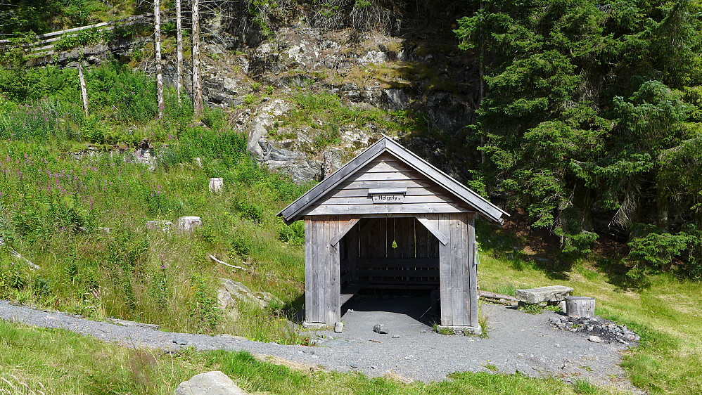 Grindverksbygget Helgely nord for Helgeseter