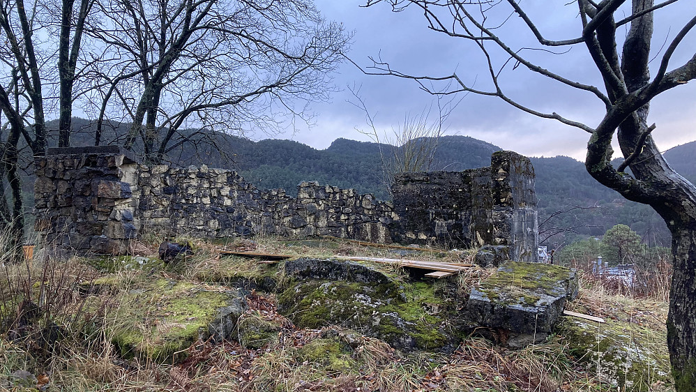 Her på toppen sto skyteradaren på Løvåshaugen