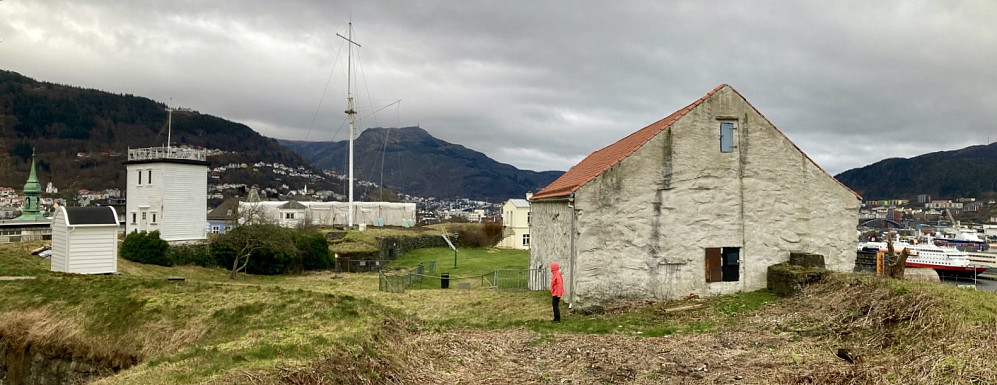 Fredriksberg med Ulriken i bakgrunnen