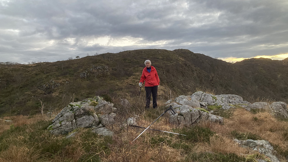 Astrid på høyeste punkt Brattlandsfjellet