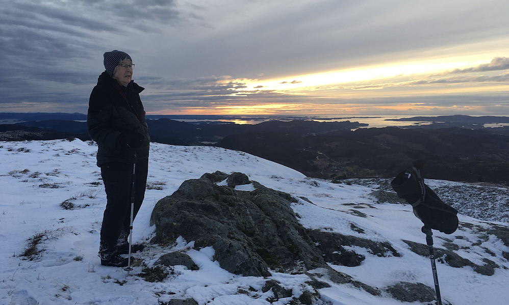 Det var begynt å mørkne og bli flott solnedgang da vi var på Ulvursfjellet