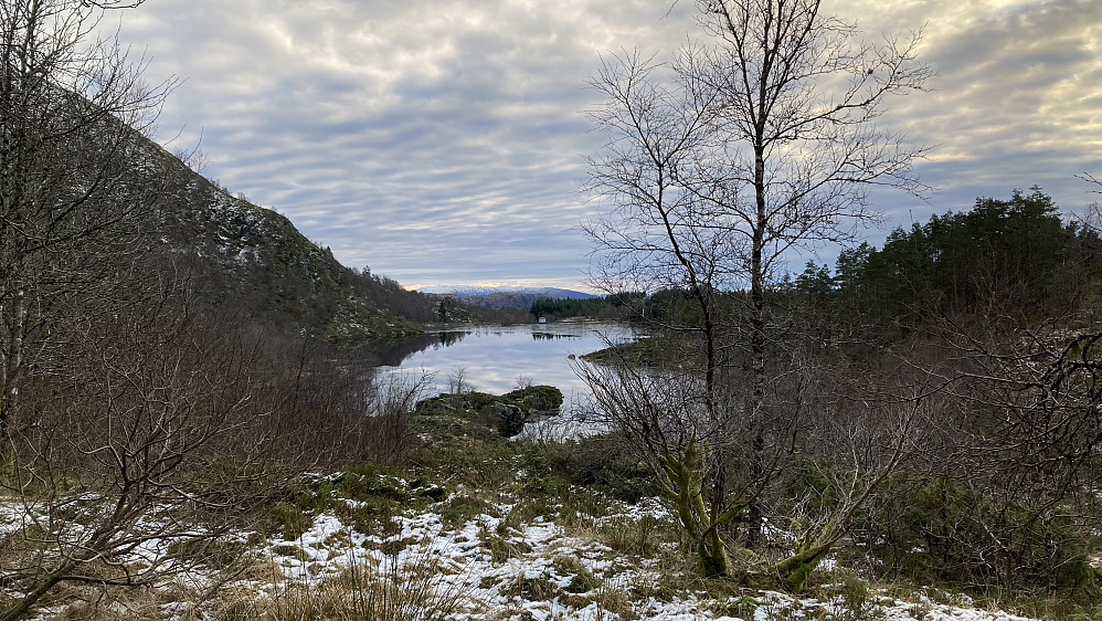 Utsikt sørover Stemmevatnet fra Kvarheim