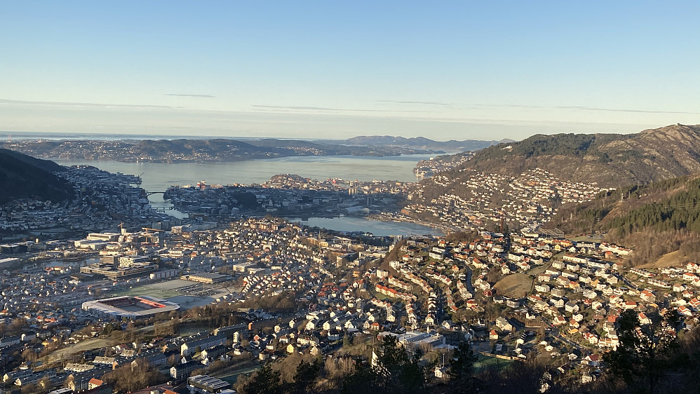 Upåklagelig utsikt fra Utsikten på Landåsfjellet!