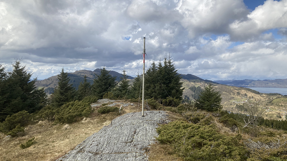 Toppen med trig-merke og stang