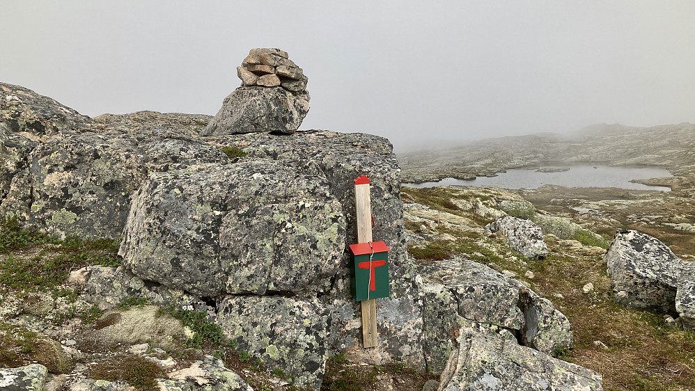 Kasse med turbok som ble signert litt nedenfor varden