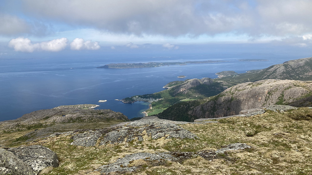Utsikt mot NNØ - Halsen/Bystingen med Sørleksa i bakgrunnen