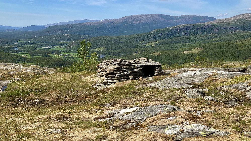 Lav steinhytte ved Sprangbekken brukt av lokale gjetere