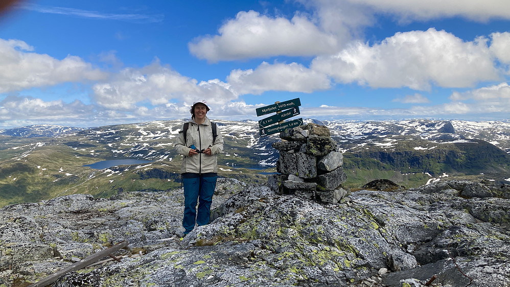 Nydelig dag på Mjølfjell 1470! Fagerdalsvatnet i bakgrunnen mot venstre, Kvannjolanuten og Skipanuten mot høyre