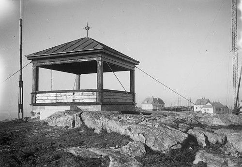 Paviljongen med husene på Bergen Radio i bakgrunnen. Foto: Atelier KK ubb-kk-n-256-025