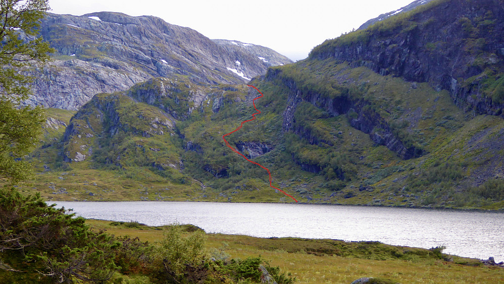Ruten i Øvste Kvannskorane tegnet inn på foto av Helge Titland 4.9.2017