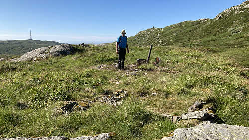 Heimborg. Masten på Rundemanen i bakgrunnen
