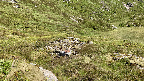 Tuften etter Fjellheim. Foto mot ØSØ