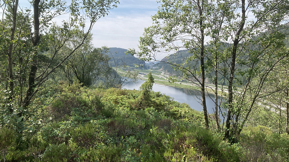 Utsikt fra Stemhaugen langs Liavatnet mot sør