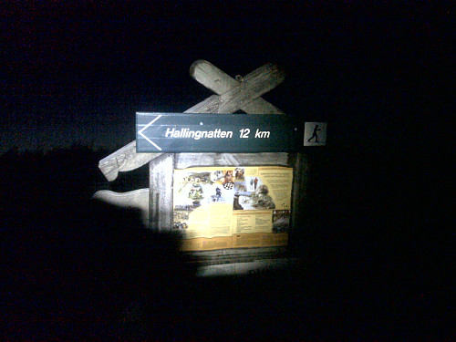 Vonbrot 2. 12 km igjen til toppen da GPS-en viste 7 km! Natt-foto på returen!