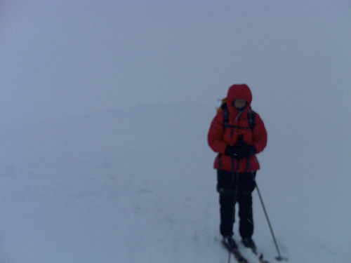 Ikke lett å finne kommunetopp på Hardangerjøkulen i slikt vær!