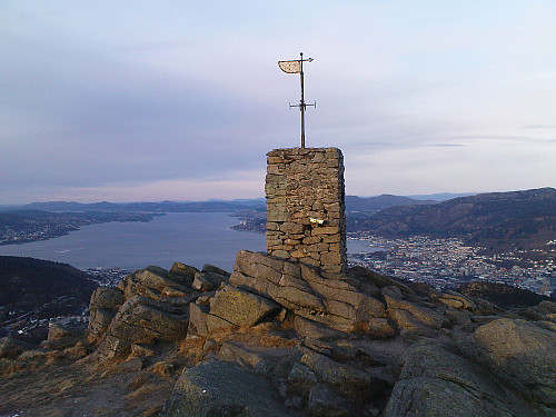 Utsikt nordover Byfjorden i Bergen fra Løvstakken