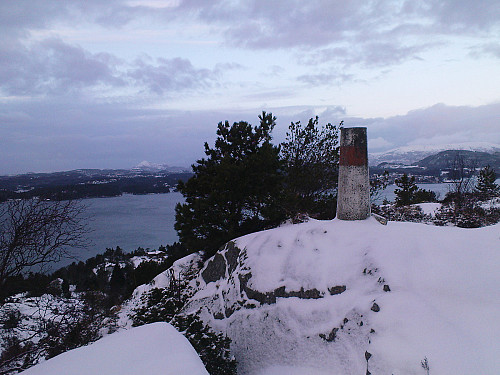 Toppen på Storafjellet, Krokeide mot Fanafjorden i bakgrunnen mot nord