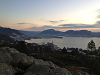 Fra Ørneberget på Eidsvågfjellet mot Bergen sentrum med Løvstakken i bakgrunnen