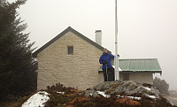 Fjell-hytten på toppen av Søre Midtfjellet