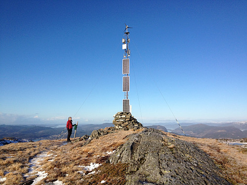 Gammel og ny markering av toppen på Tveitafjellet