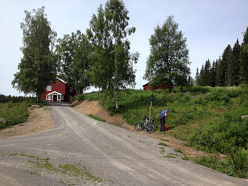 Start på stien til Kjerkeberget ved Sandungen gård