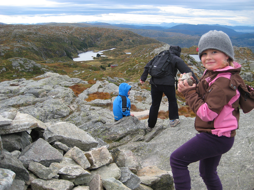 Haagen, Astrid og Helle på vei ned fra den ordentlige Ulriks-toppen