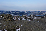Fra Nordgardsfjellet mot nord. Håøytoppen litt til venstre for Norhordalandsbroen