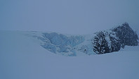 Retur fra Trollsteineggje. Brefallet på NØ siden av Glittertind