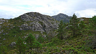 Fra østskråningen av Øyjordsfjellet mot Borefjellet. Gaustadfjellet i bakgrunnen til høyre