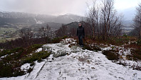 Toppen med trig-punkt på Storoksla. Loneheia i bakgrunnen