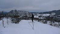 Utsikt sørover fra Lundåsane mot Solbakkafjellet. Frotveitvatnet nede til høyre