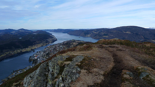 Utsikt nordover fra det høyeste punktet NV på Ådnanipa ned mot Arna og Garnes