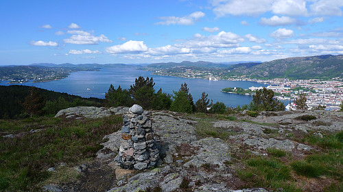 Dagens overraskelse - panoramautsikt fra trigpunktet 315 moh nord på Damsgårdsfjellet!