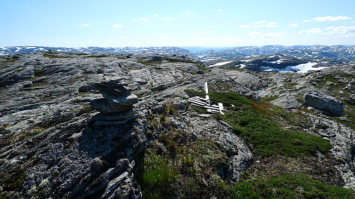 Nyreist, liten varde på "Stortoppen", Årsdalsryggen i Høyanger