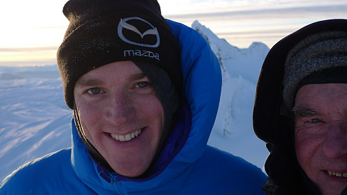 Selfie av fornøyd Øyvind (og litt meg!) på toppen!