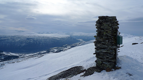 Varden på Skadevasseggi. Utsikt vestover