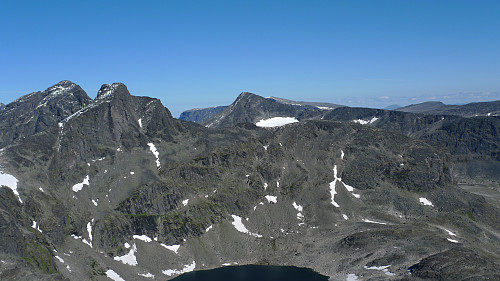 Fra eggen ved S2. Svartdalspigger, Langedalstinder m. Kvitskardtind i bakgrunnen