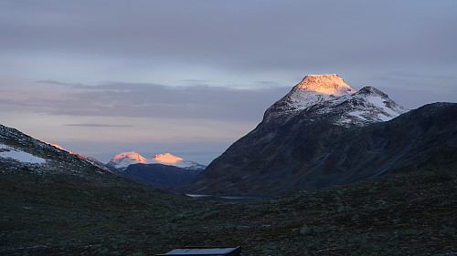 Morgenstemning I på Olavsbu - Sol på Store Rauddalstind 