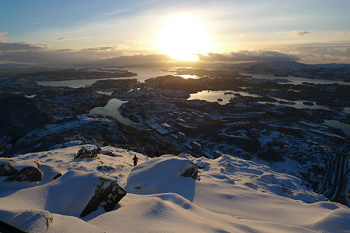 Fint desemberlys på Lyderhorn. Utsikt mot SV