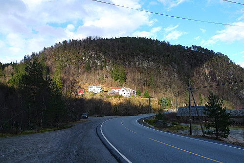 Almeskilet sett fra E39 like før Vetle-Aurdal