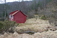 Sti mot Burlifjellet starter bak hytten