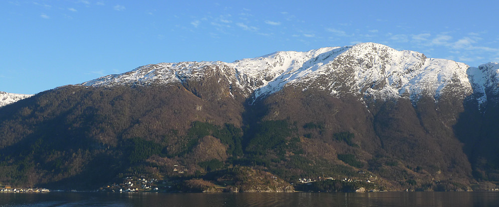 Farvel til Vikanuten fra fergen til Tørvikbygd