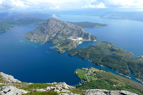 Fra Risnesnipa SØ mot Risnes og Sognneskollen