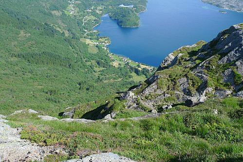 Bratt ned Hovlandstien fra Risnesnipa!